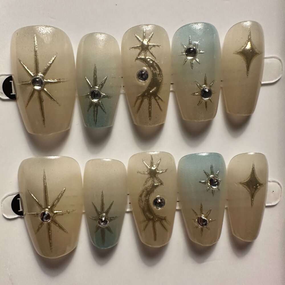 Handcrafted press on nails. - Picture 2 of 6